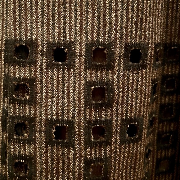 BCBGMAXAZRIA Wool blend skirt with embroidered square cutouts at hem box pleats - Picture 3 of 11